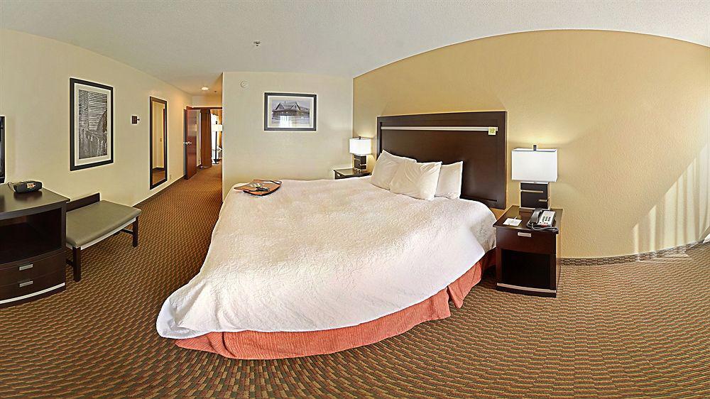 Hampton Inn Атенс Экстерьер фото