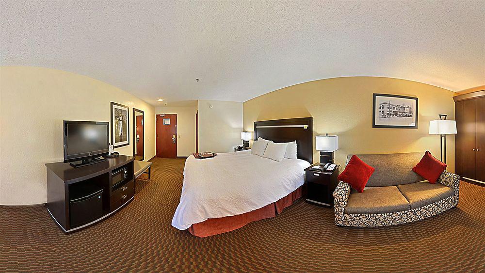 Hampton Inn Атенс Экстерьер фото