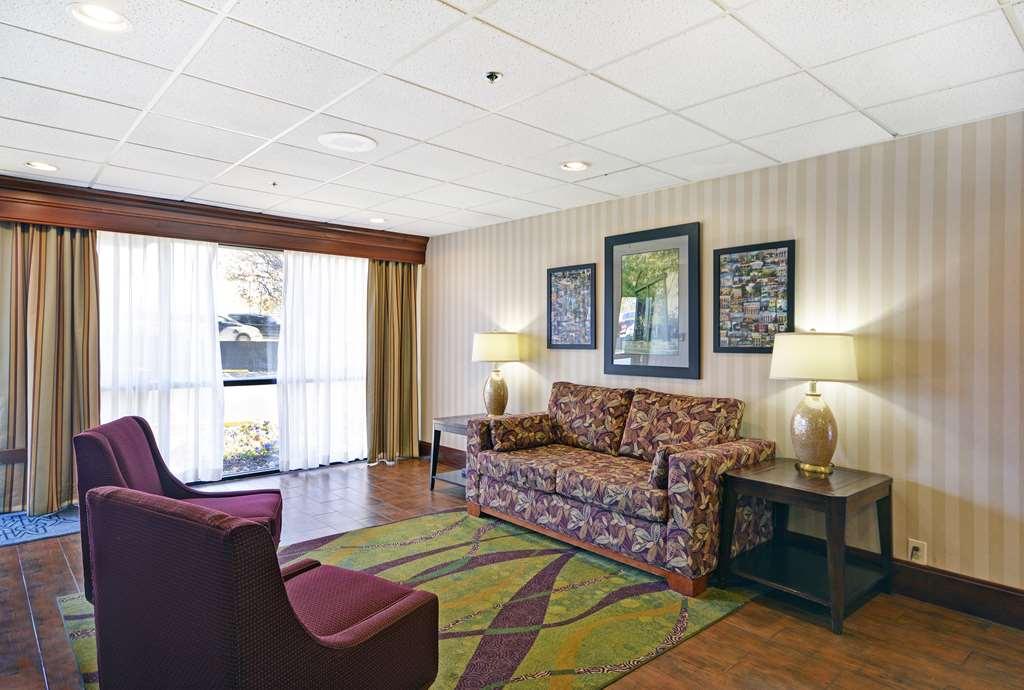 Hampton Inn Атенс Интерьер фото