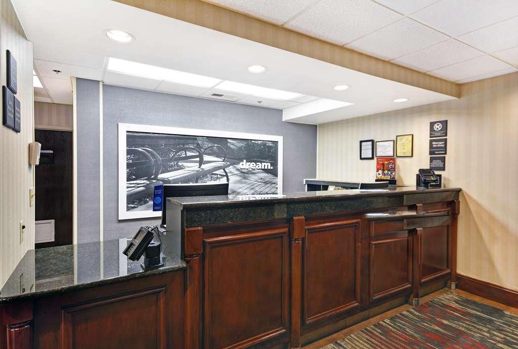 Hampton Inn Атенс Экстерьер фото