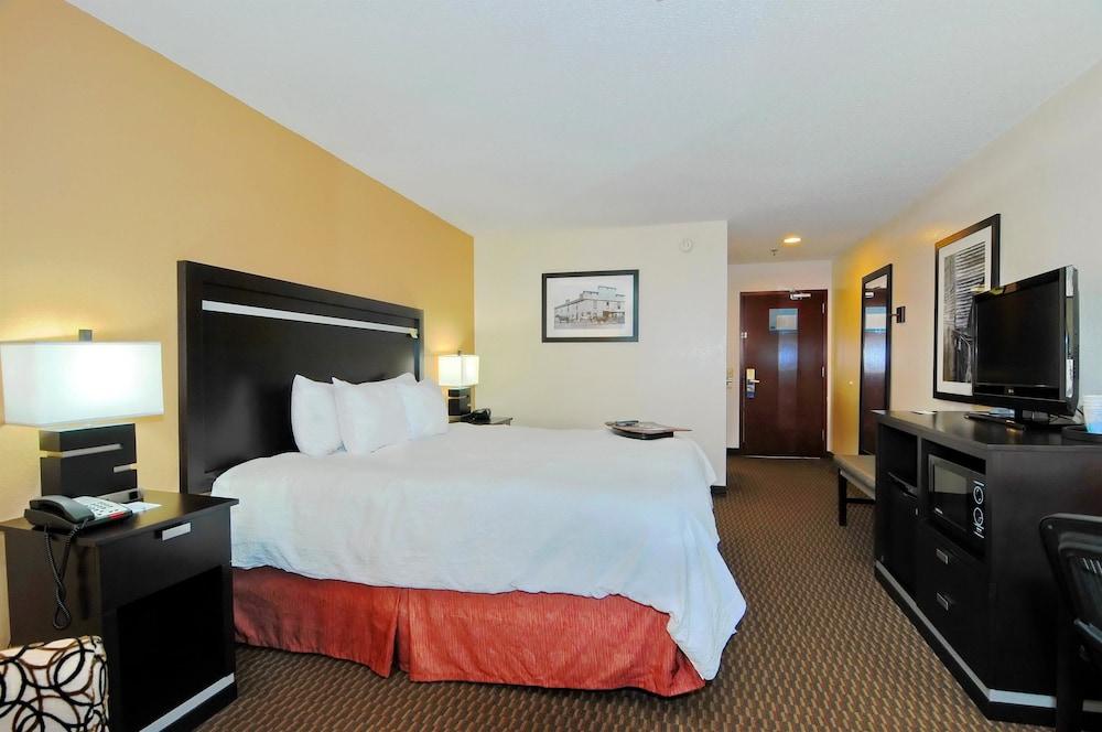 Hampton Inn Атенс Экстерьер фото