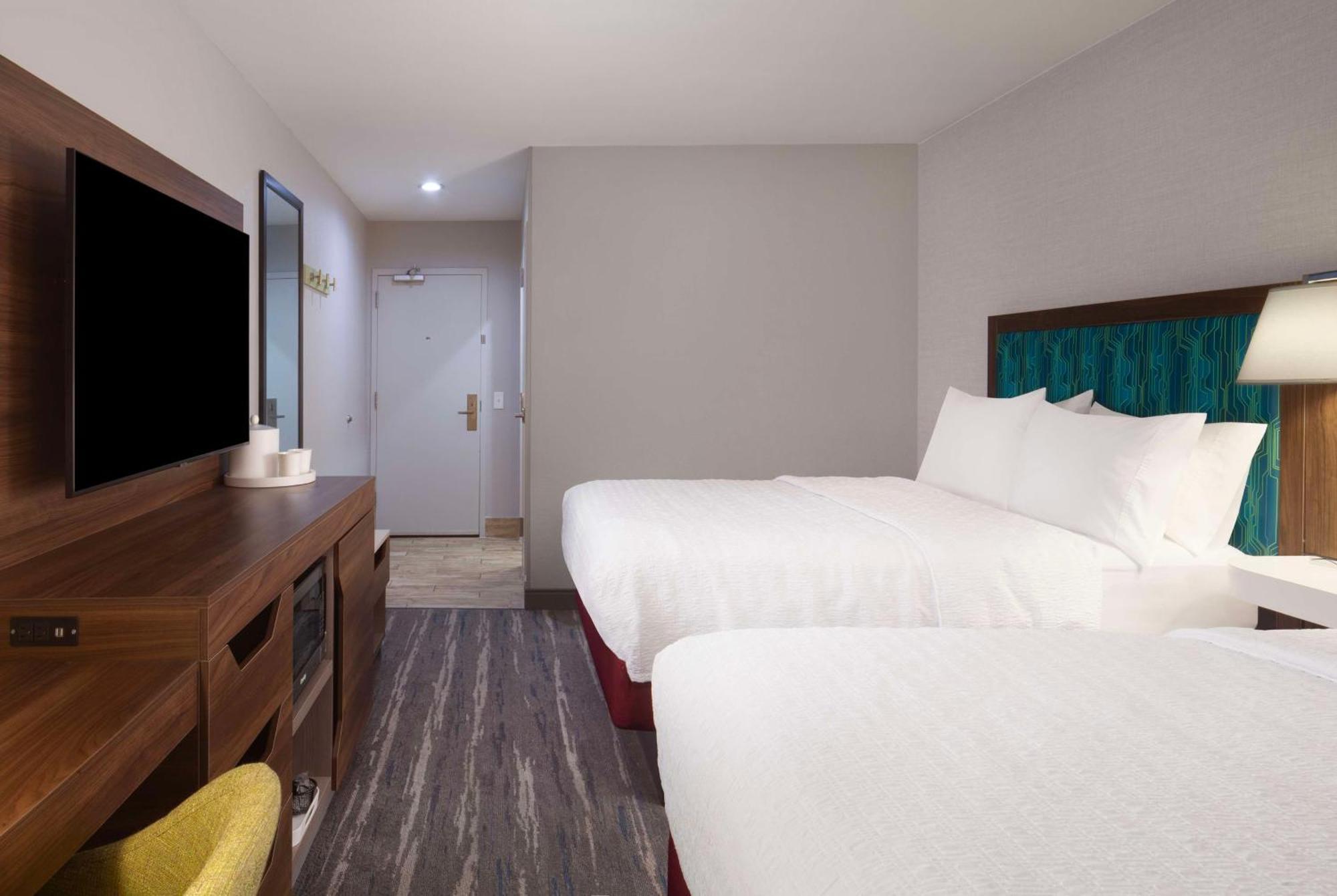 Hampton Inn Атенс Экстерьер фото