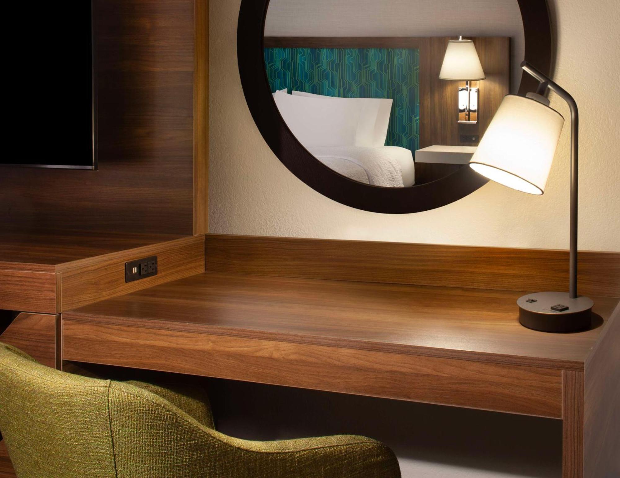 Hampton Inn Атенс Экстерьер фото