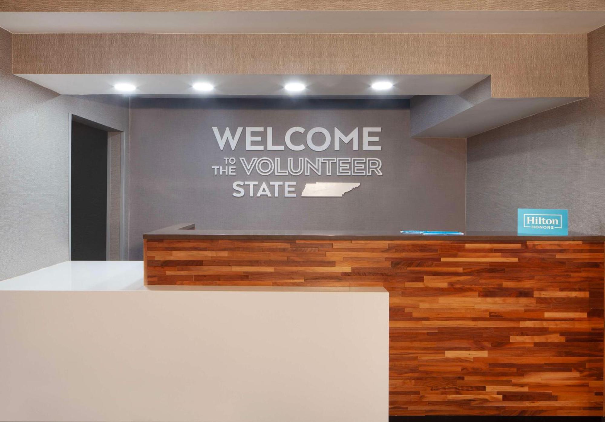 Hampton Inn Атенс Экстерьер фото