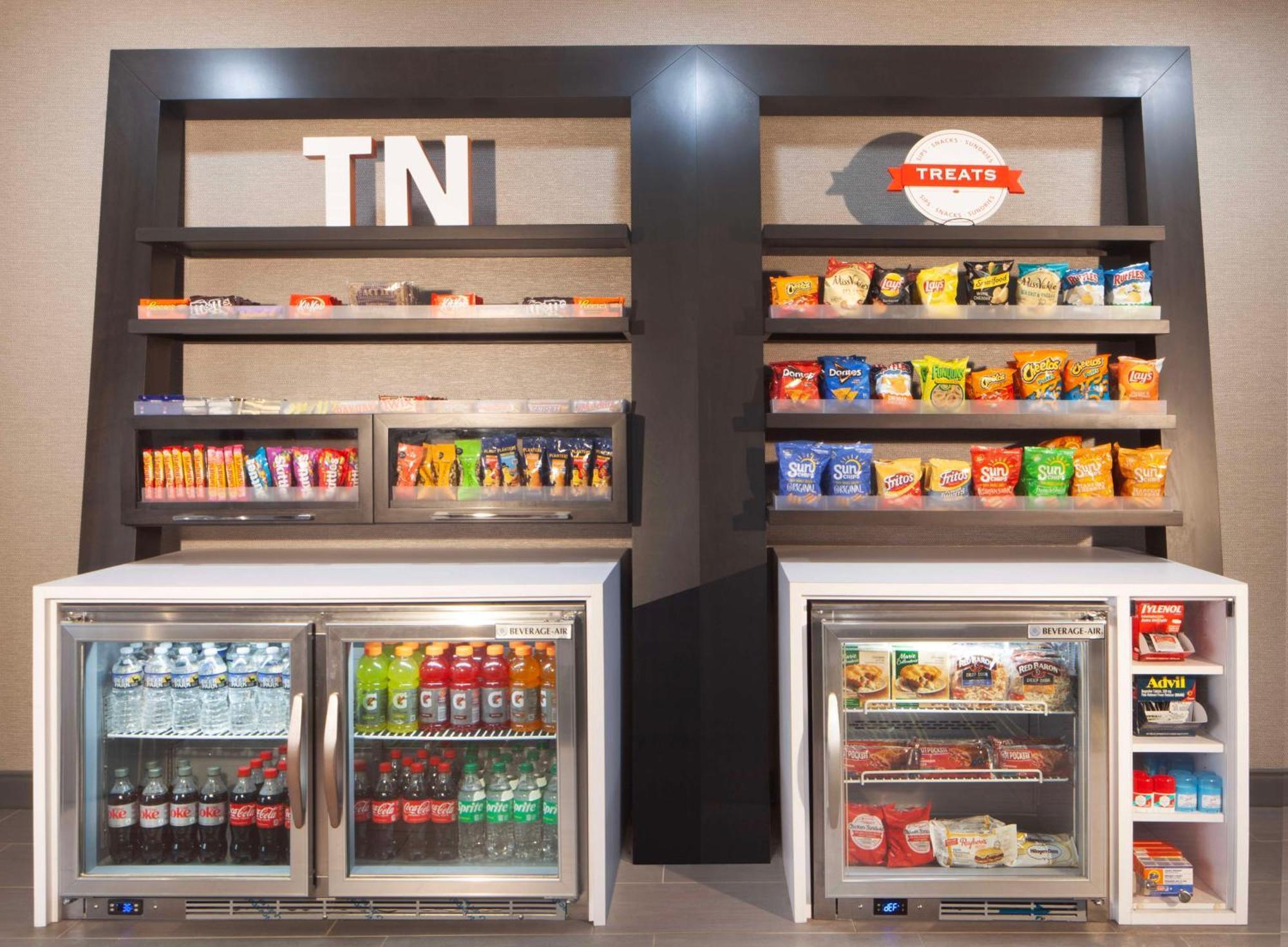 Hampton Inn Атенс Экстерьер фото