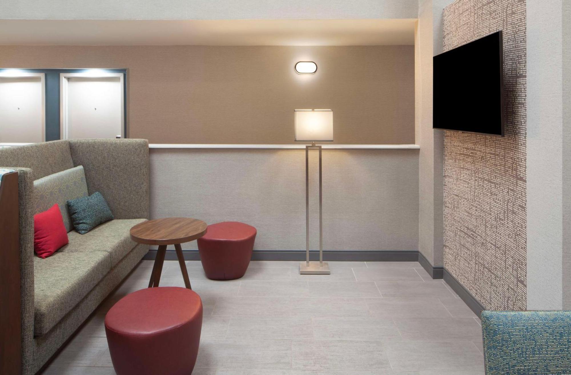 Hampton Inn Атенс Экстерьер фото